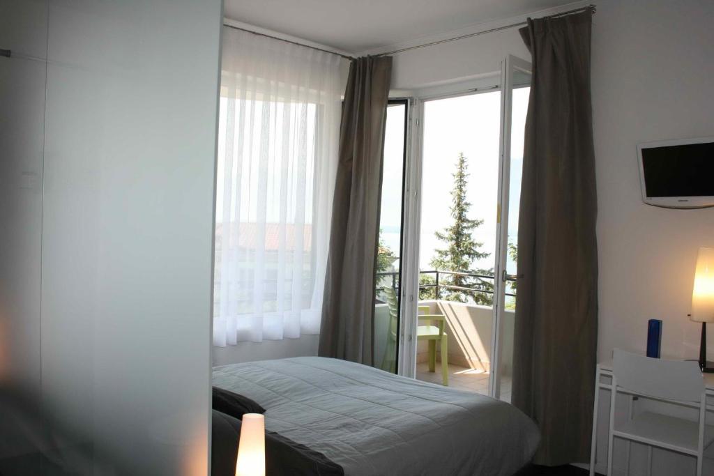 Bnb Belalp Монтрьо Екстериор снимка